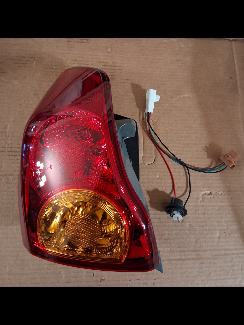 2009-2010 Toyota Corolla Passenger Side Outer Tail Light & Wiring